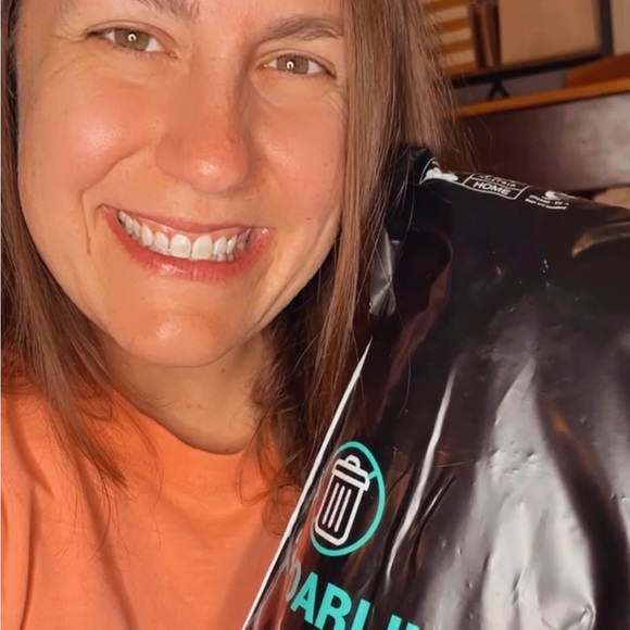 Hello! I’m Olive! Welcome to my closet! - Picture 15 of 16